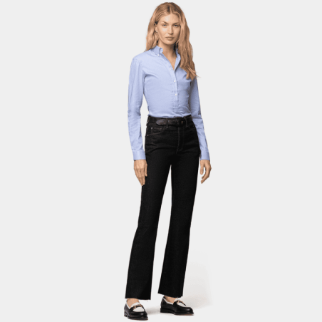 Classic Button-Up Shirt with Feminine Silhouette