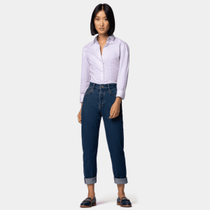 Classic Button-Up Shirt with Feminine Silhouette