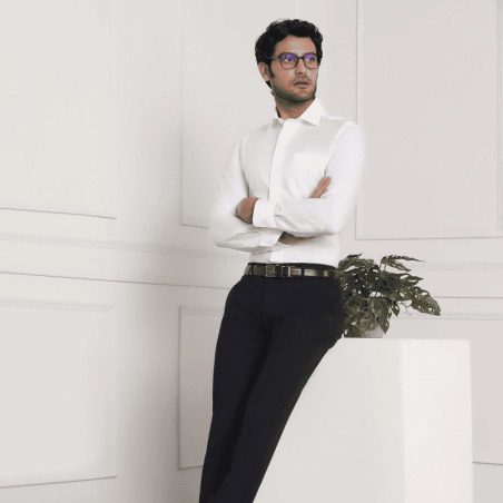 القميص الرسمي الصلب طويل الأكمام مع الانتهاء من التجاعيد
