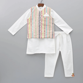 Traditionel broderet kurta med sidespalter
