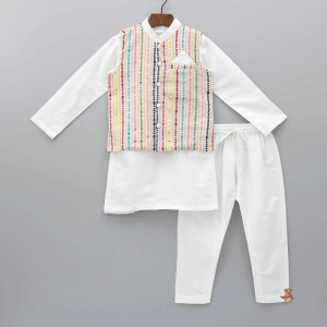 Traditionel broderet kurta med sidespalter