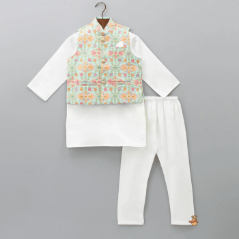 Traditionel broderet kurta med sidespalter